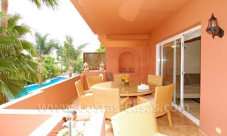 Ruim luxe beachside appartement te koop nabij Puerto Banus te Marbella 0
