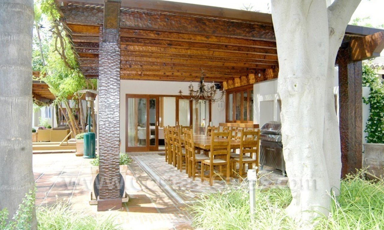 Exclusieve eerstelijngolf Bali-stijl villa te koop in Nueva Andalucia te Marbella 6