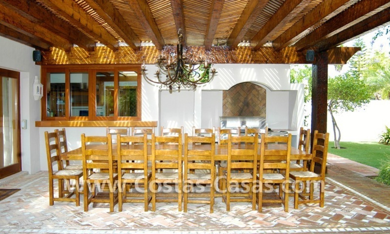 Exclusieve eerstelijngolf Bali-stijl villa te koop in Nueva Andalucia te Marbella 7