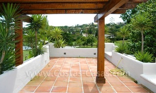 Exclusieve eerstelijngolf Bali-stijl villa te koop in Nueva Andalucia te Marbella 8