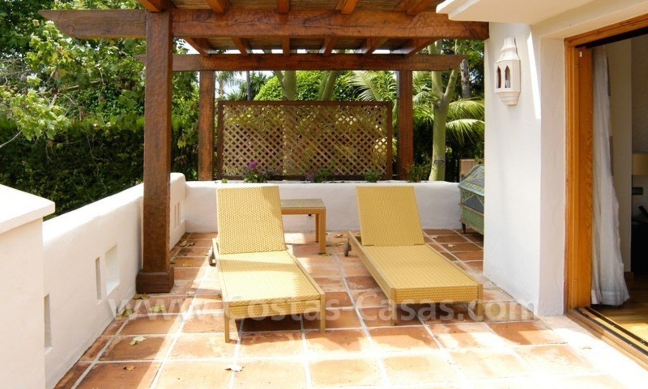 Exclusieve eerstelijngolf Bali-stijl villa te koop in Nueva Andalucia te Marbella 9