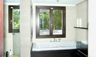 Exclusieve eerstelijngolf Bali-stijl villa te koop in Nueva Andalucia te Marbella 28