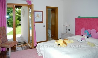 Exclusieve eerstelijngolf Bali-stijl villa te koop in Nueva Andalucia te Marbella 27