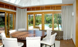 Exclusieve eerstelijngolf Bali-stijl villa te koop in Nueva Andalucia te Marbella 21