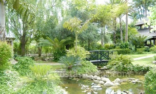 Exclusieve eerstelijngolf Bali-stijl villa te koop in Nueva Andalucia te Marbella 29