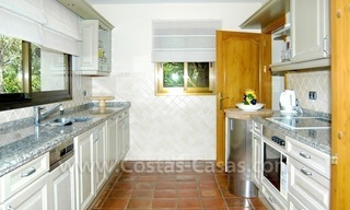 Exclusieve eerstelijngolf Bali-stijl villa te koop in Nueva Andalucia te Marbella 22