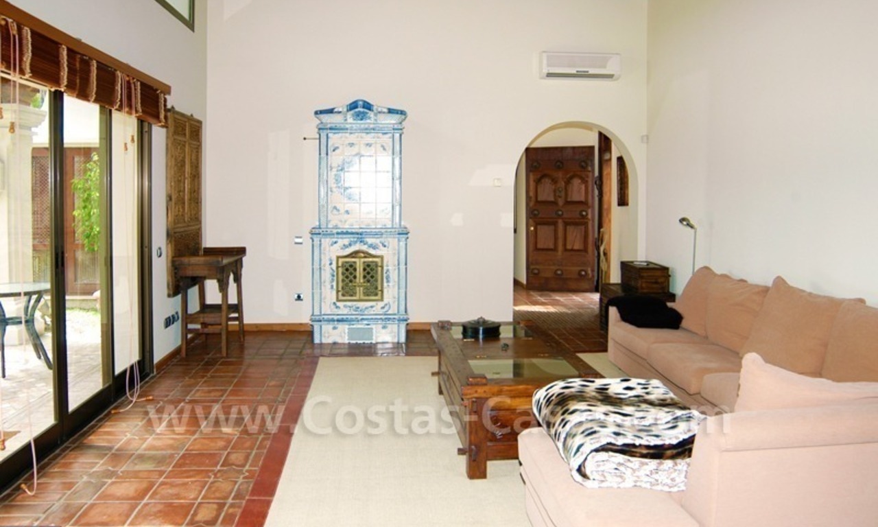 Exclusieve eerstelijngolf Bali-stijl villa te koop in Nueva Andalucia te Marbella 19