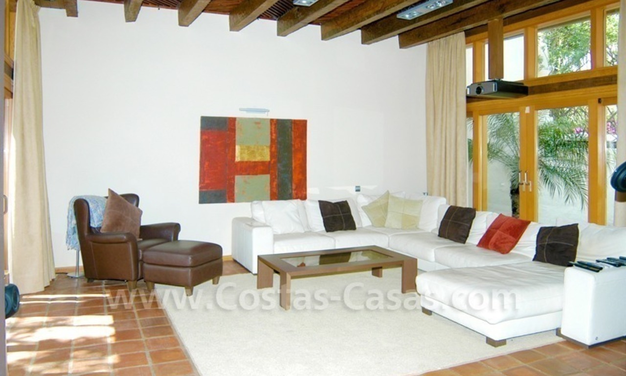 Exclusieve eerstelijngolf Bali-stijl villa te koop in Nueva Andalucia te Marbella 17