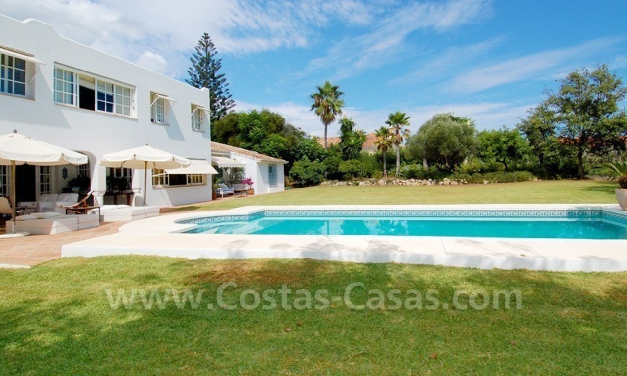 Totaal gerenoveerde vrijstaande villa te koop vlakbij het strand in Marbella 4