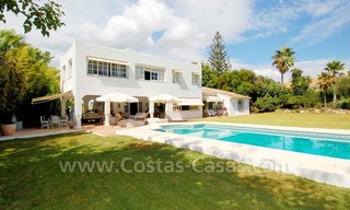 Totaal gerenoveerde vrijstaande villa te koop vlakbij het strand in Marbella 2