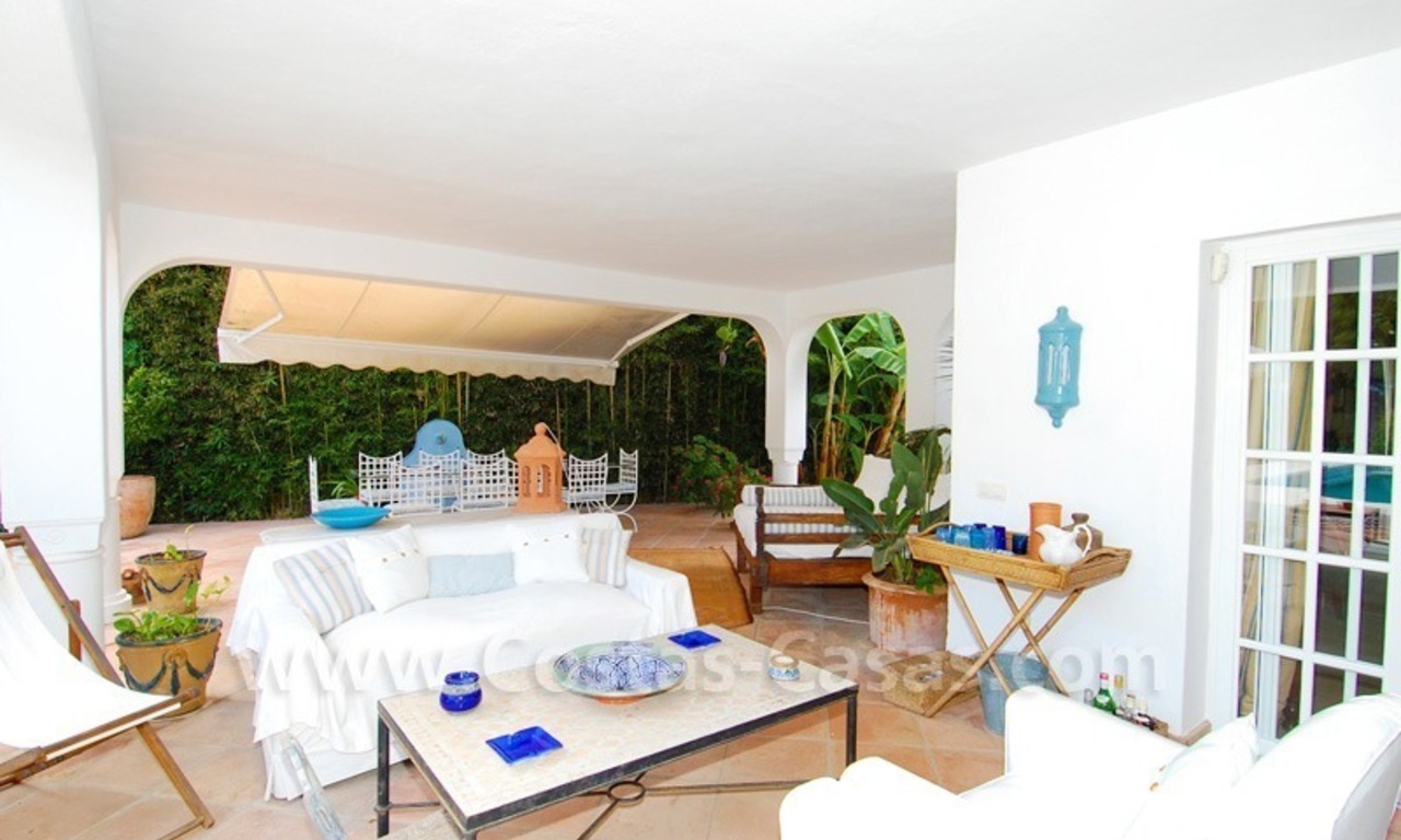 Totaal gerenoveerde vrijstaande villa te koop vlakbij het strand in Marbella 9