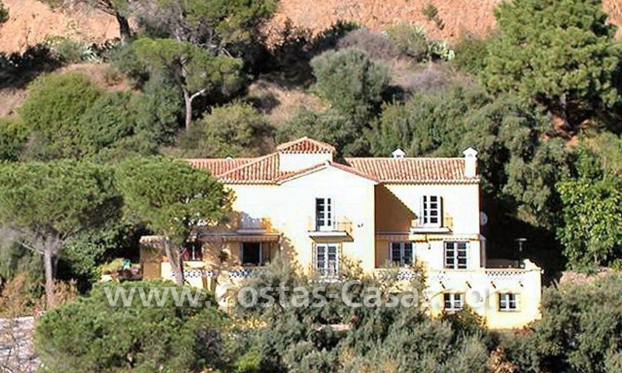 Luxe villa te koop in het gebied van Marbella – Benahavis 0