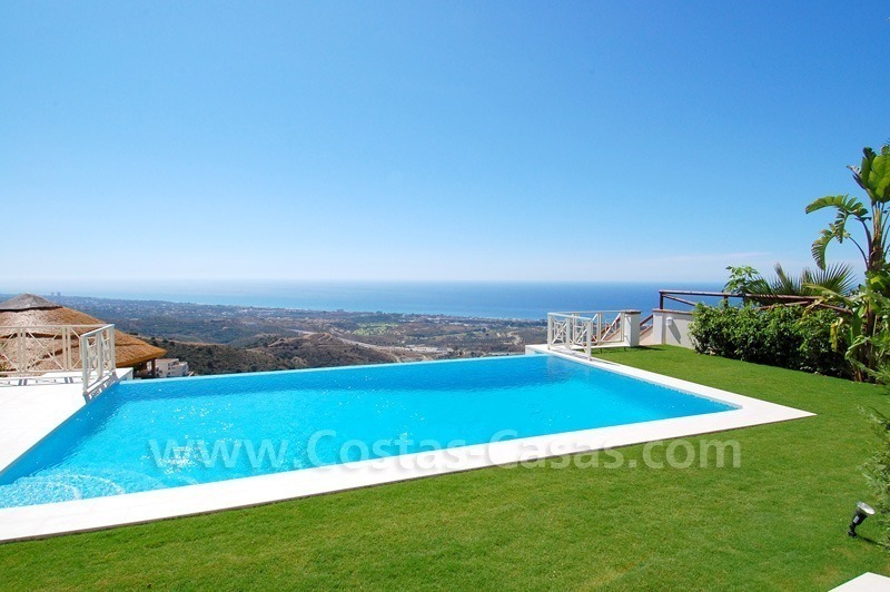 Nieuwe villa te koop in een moderne Andalusische stijl te Marbella