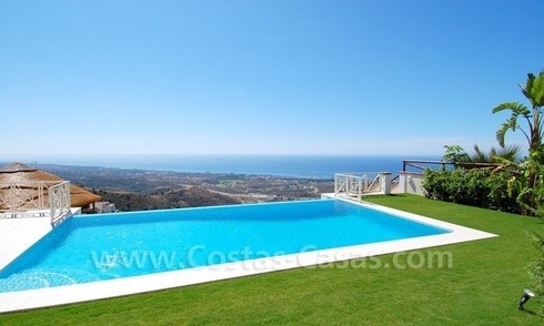 Nieuwe villa te koop in een moderne Andalusische stijl te Marbella 