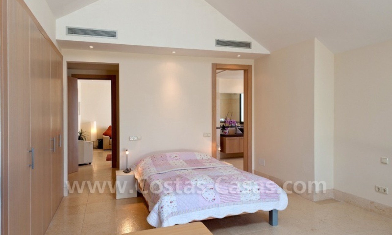 Modern luxe penthouse appartement te koop in Marbella 18