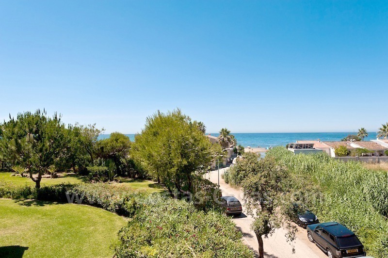 Strand appartement te koop in beachfront complex te Marbella
