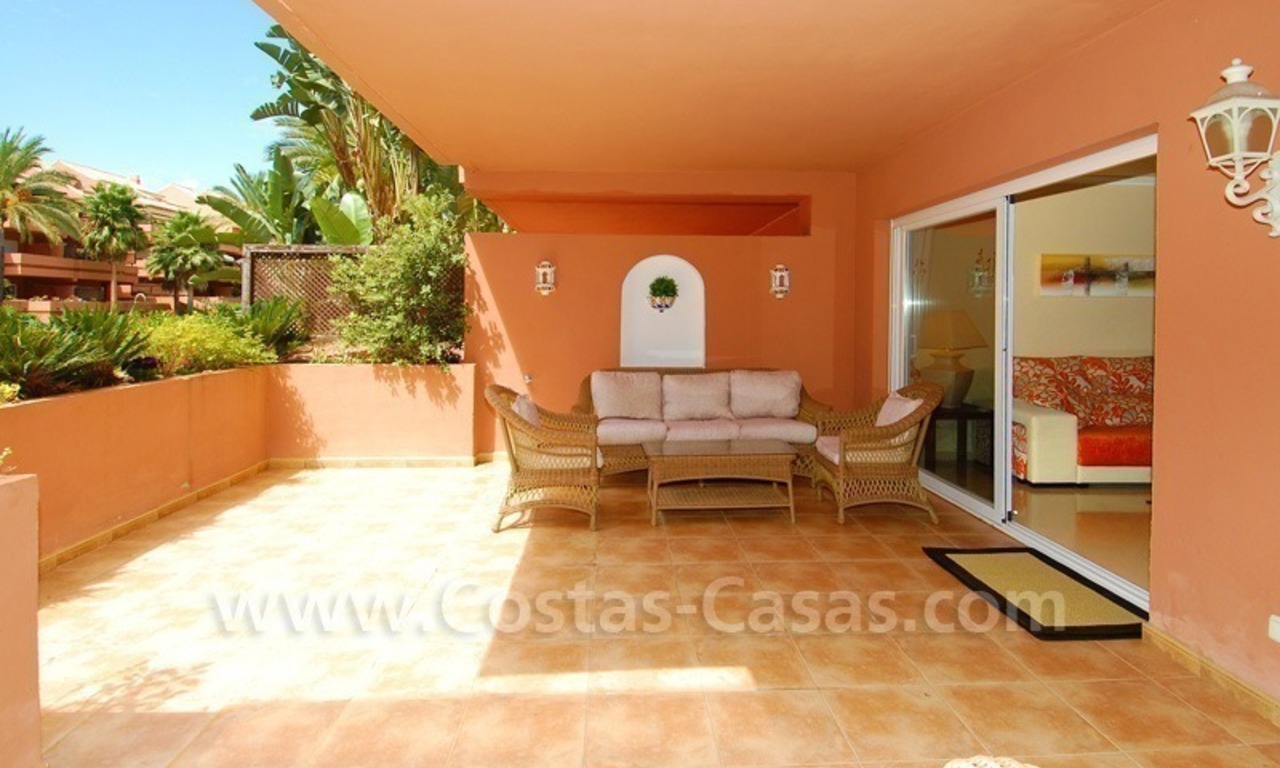 Ruim luxe beachside appartement te koop dichtbij Puerto Banus in Marbella 0