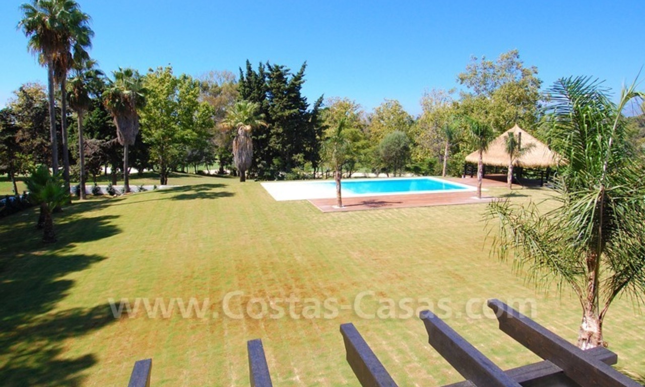 Nieuwe en moderne eerstelijngolf villa te koop dichtbij het strand in Marbella 4