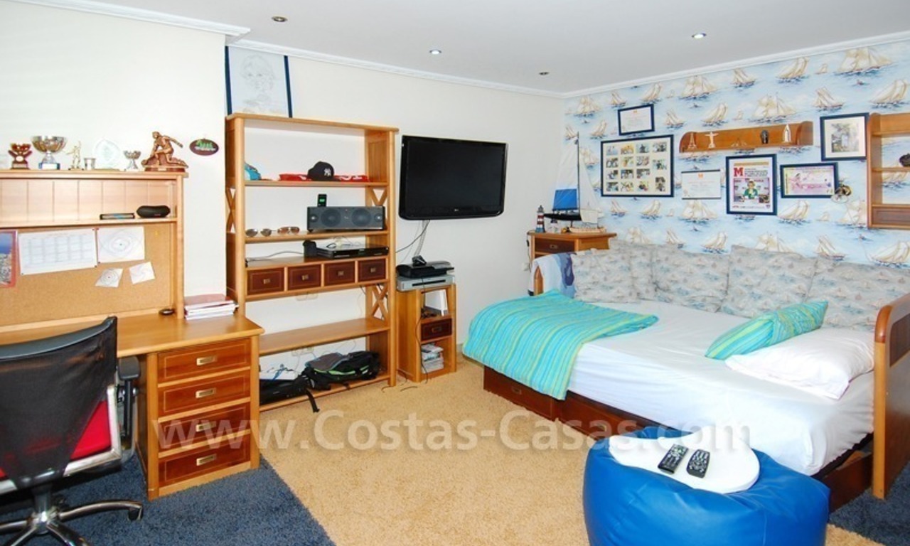 Gezellig penthouse appartement te koop nabij Puerto Banus in Nueva Andalucia te Marbella. 24