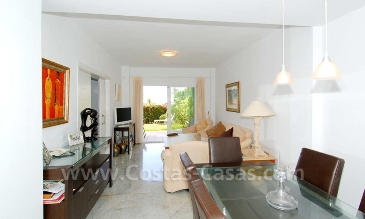 Eerstelijnstrand huis te koop in Marbella, direct aan het strand. 6
