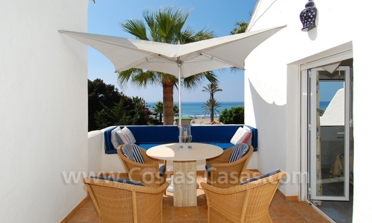 Eerstelijnstrand huis te koop in Marbella, direct aan het strand. 0