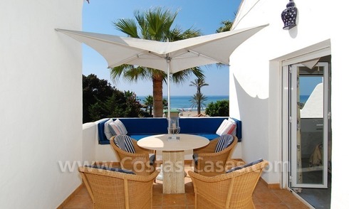 Eerstelijnstrand huis te koop in Marbella, direct aan het strand. 