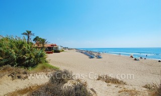 Eerstelijnstrand huis te koop in Marbella, direct aan het strand. 14