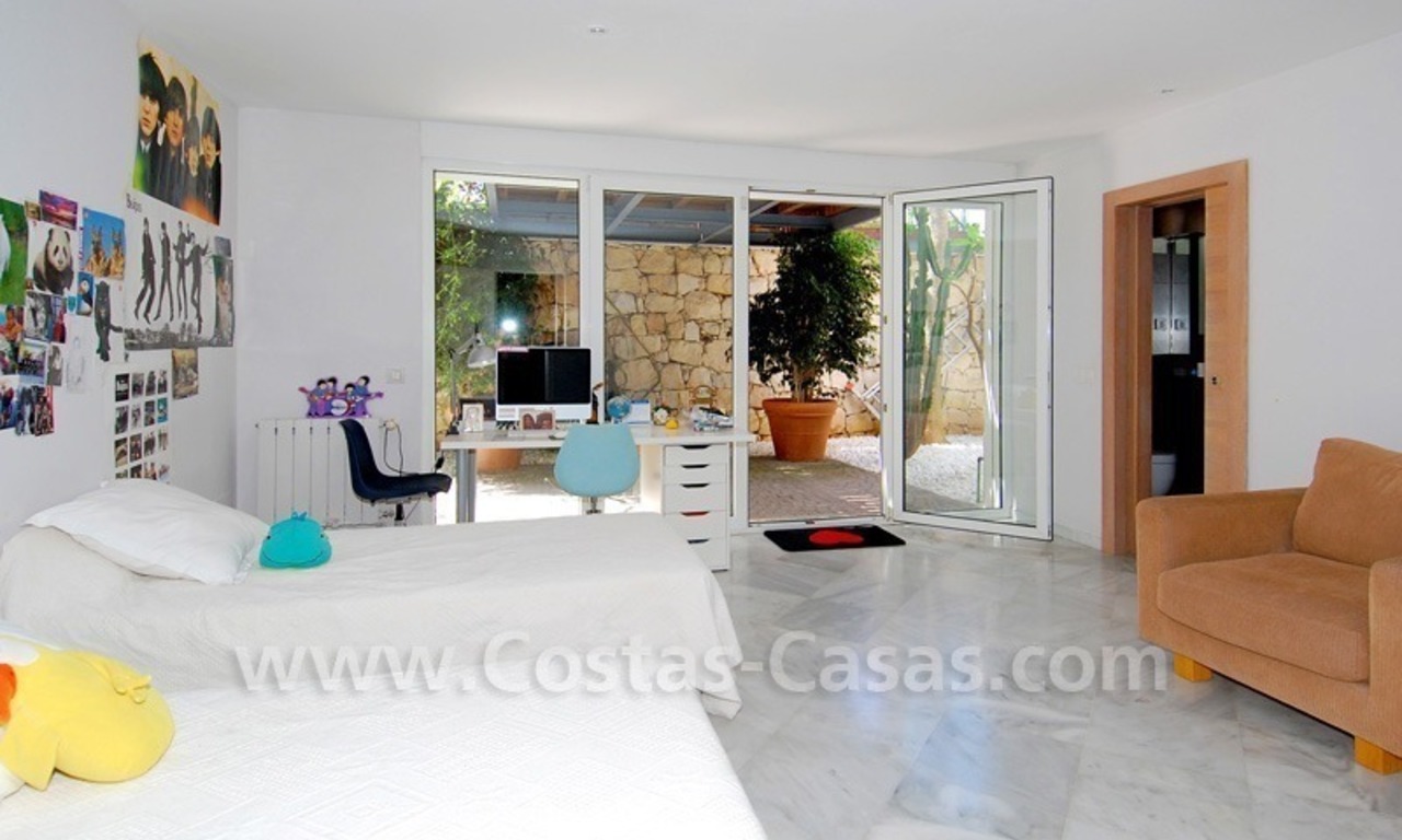 Moderne stijl villa te koop in Sierra Blanca te Marbella 26