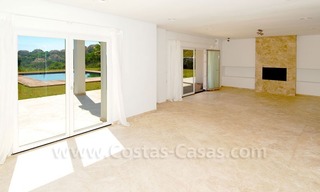 Opportuniteit! Moderne villa te koop in Elviria, Marbella oost 5