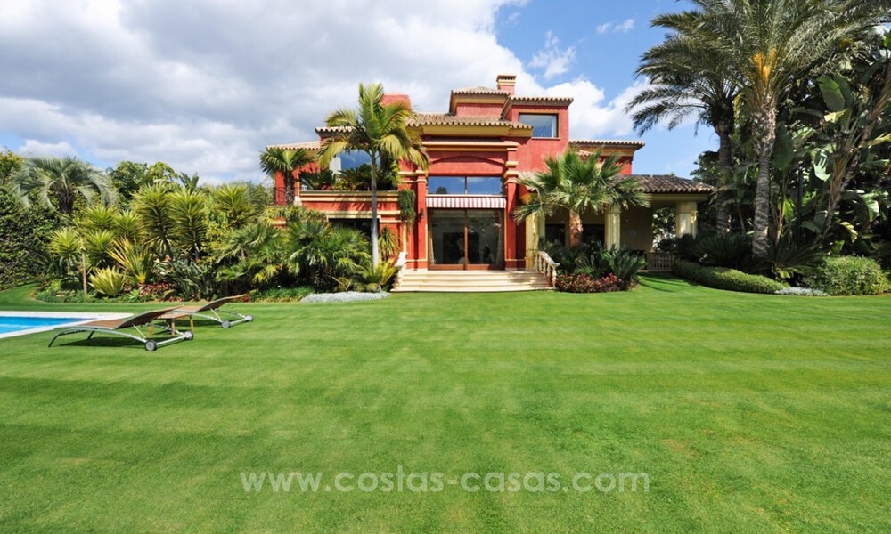 Luxe villa te koop in een gated community op de Golden Mile te Marbella 30453