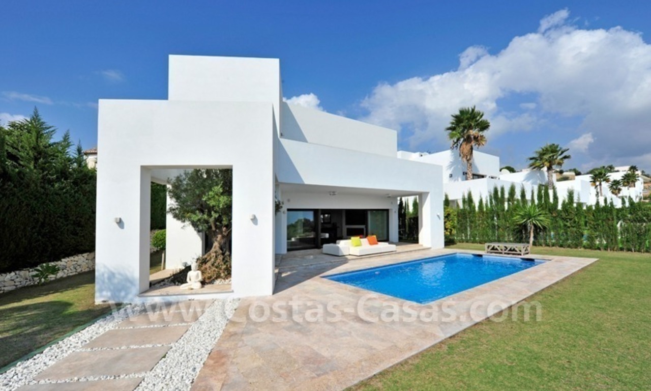 Exclusieve moderne villa te koop direct aan de golfbaan in Benahavis - Marbella 2