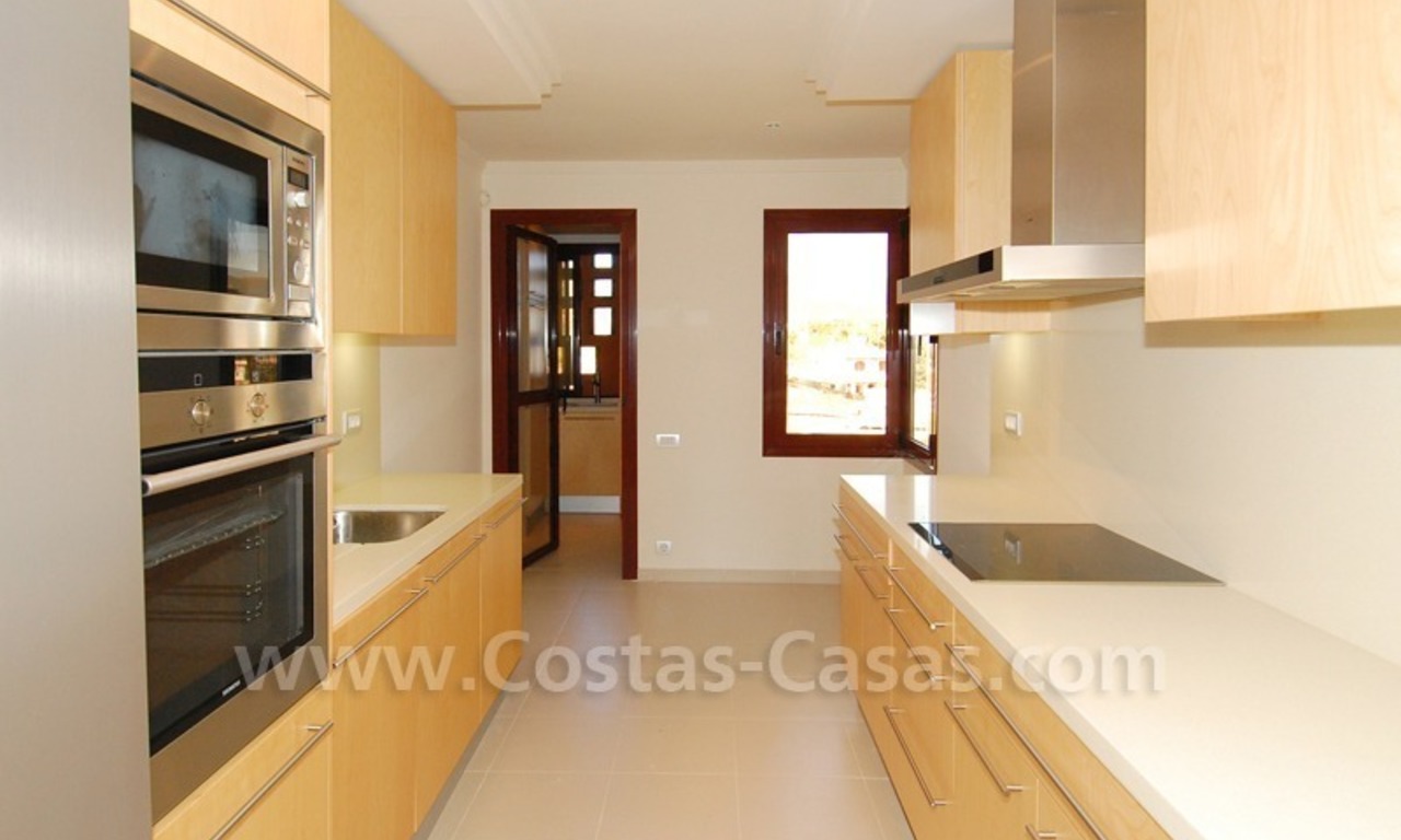 Luxe appartement te koop in een eerstelijnstrand complex op de Nieuwe Gouden Mijl tussen Marbella en Estepona centrum 7