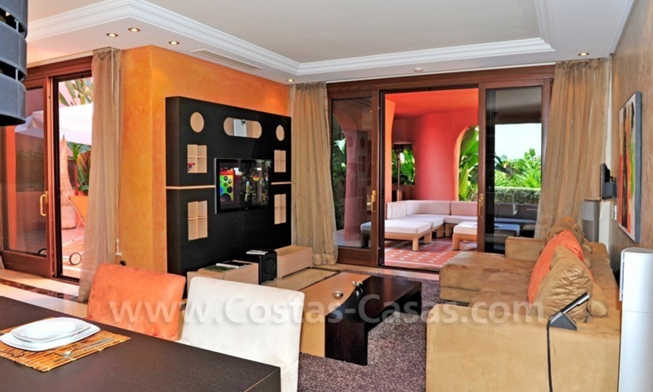 Luxe appartement te koop in een exclusief beachfront complex tussen Marbella en Estepona centrum. 14