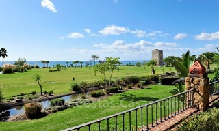 Luxe appartement te koop in een exclusief beachfront complex tussen Marbella en Estepona centrum. 2