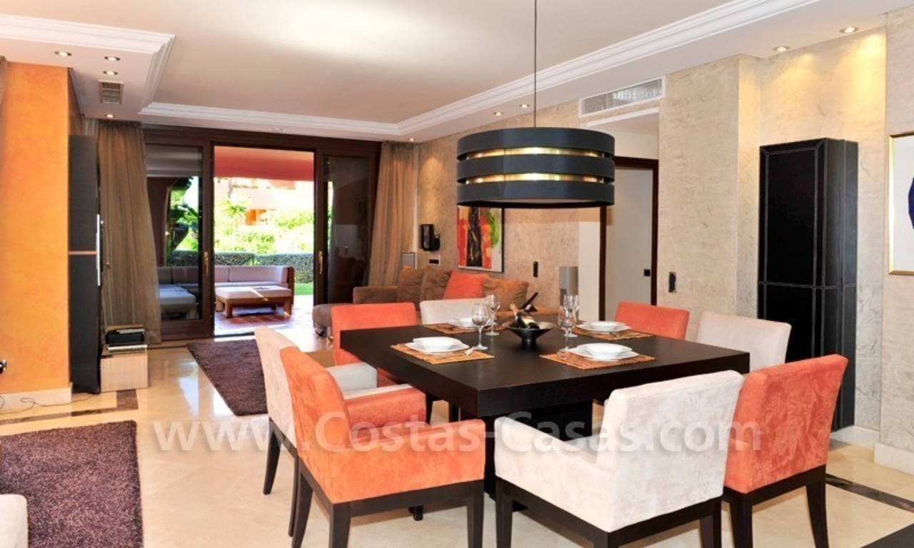 Luxe appartement te koop in een exclusief beachfront complex tussen Marbella en Estepona centrum. 16