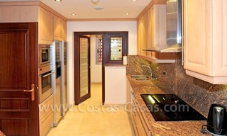 Luxe appartement te koop in een exclusief beachfront complex tussen Marbella en Estepona centrum. 17
