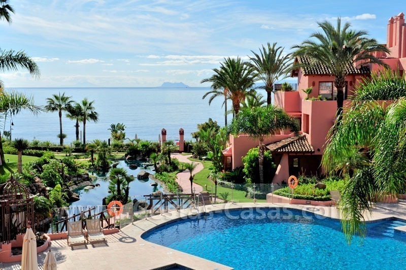 Luxe penthouse appartement te koop, eerstelijn strand exclusief complex, New Golden Mile, Marbella - Estepona