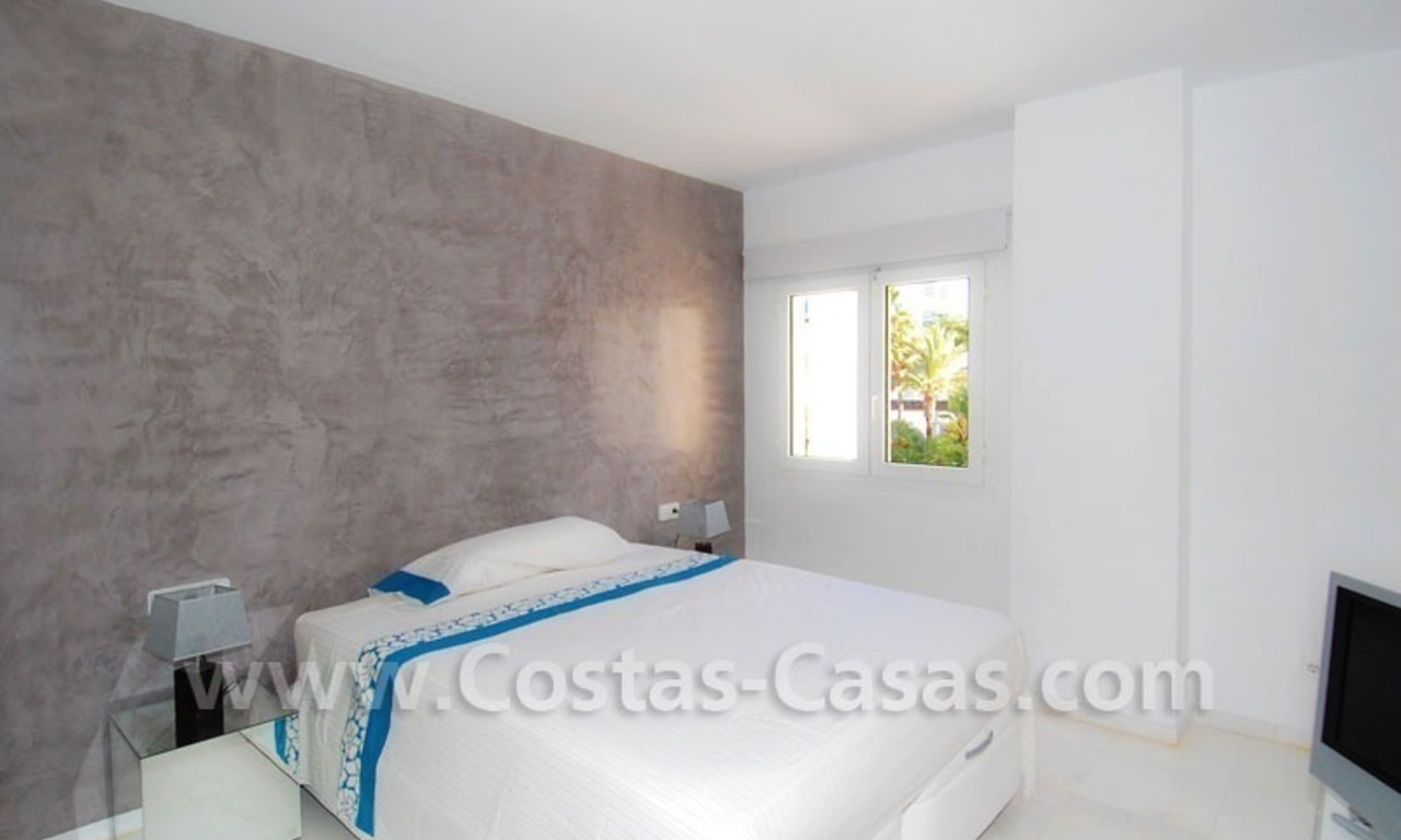 Beachside luxe appartement te koop in Puerto Banus te Marbella 8