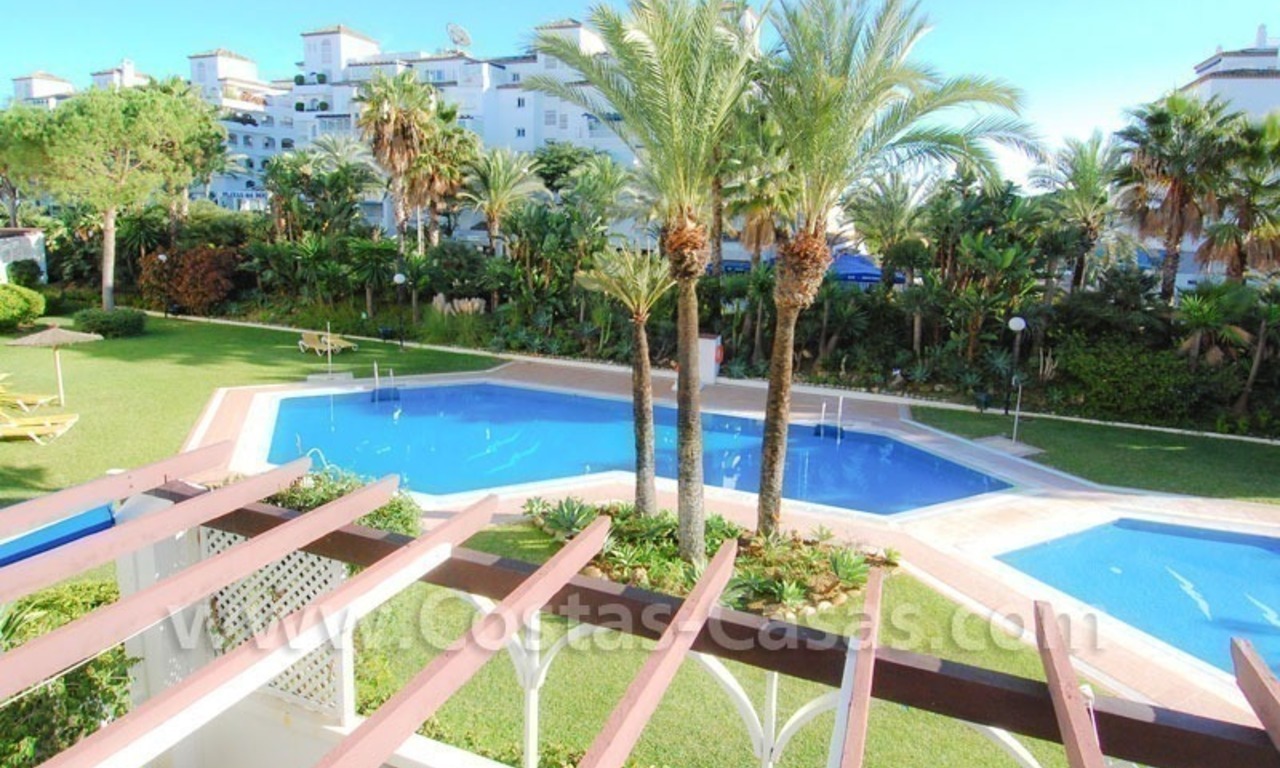 Beachside luxe appartement te koop in Puerto Banus te Marbella 0