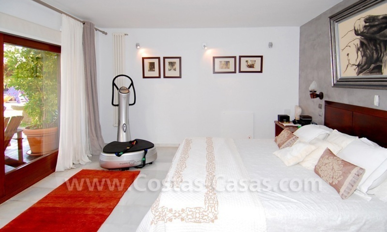 Bijzondere villa te koop met een separaat kantoor of praktijk in Nueva Andalucia te Marbella 23