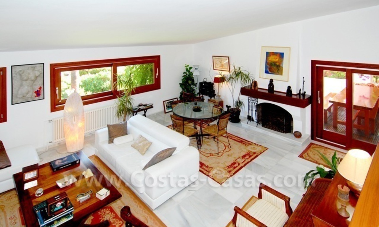 Bijzondere villa te koop met een separaat kantoor of praktijk in Nueva Andalucia te Marbella 13