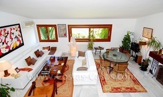 Bijzondere villa te koop met een separaat kantoor of praktijk in Nueva Andalucia te Marbella 14