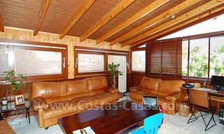 Bijzondere villa te koop met een separaat kantoor of praktijk in Nueva Andalucia te Marbella 16