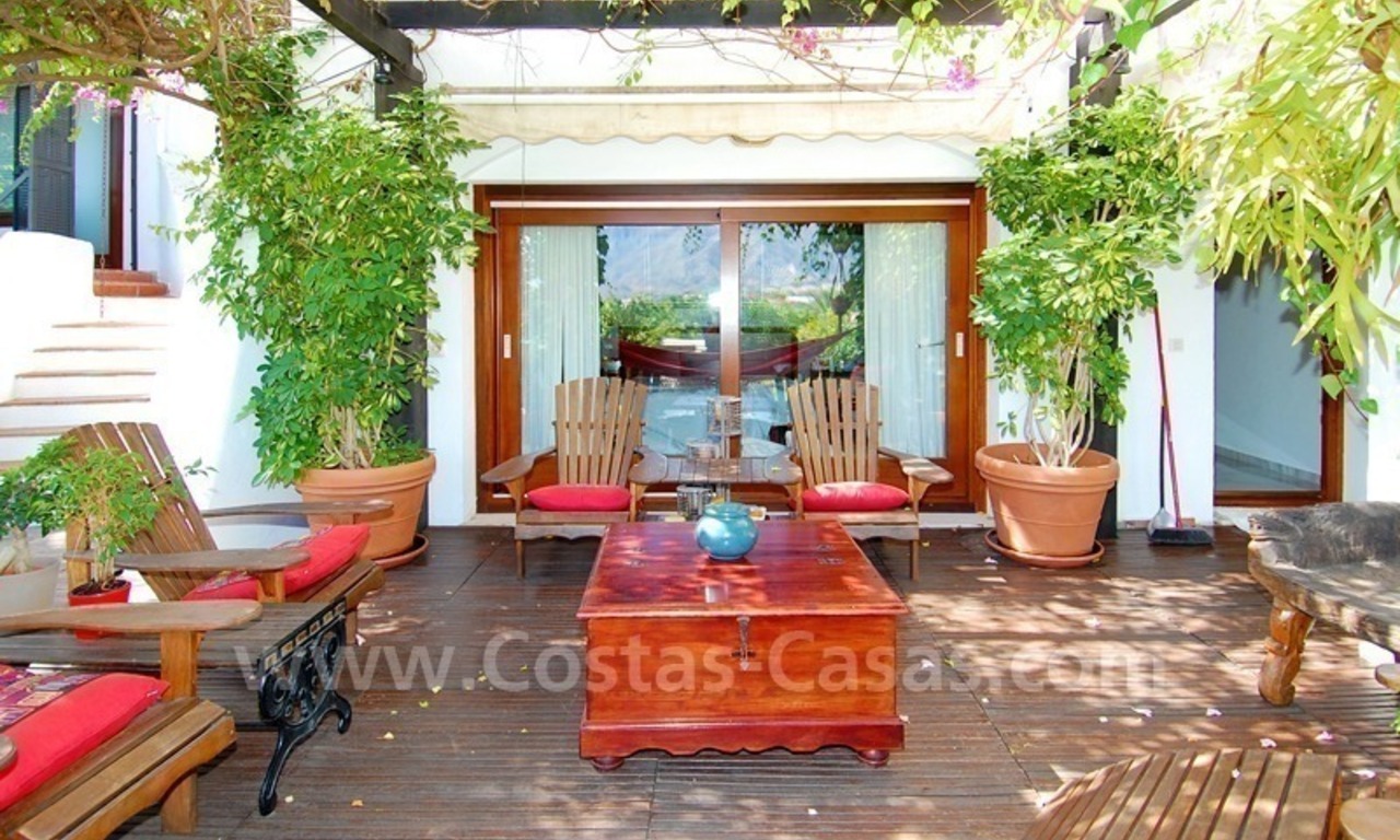 Bijzondere villa te koop met een separaat kantoor of praktijk in Nueva Andalucia te Marbella 7