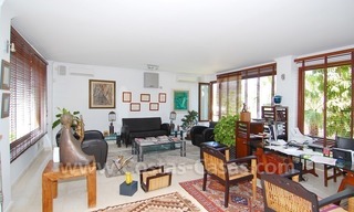 Bijzondere villa te koop met een separaat kantoor of praktijk in Nueva Andalucia te Marbella 28