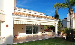 Beachside villa te koop in een Spaanse stijl op korte wandelafstand van het strand in oost Marbella 6