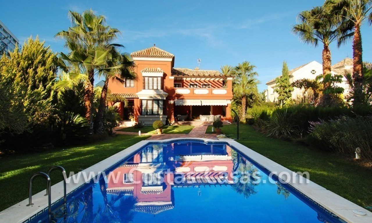 Beachside luxe villa te koop dichtbij het strand in Marbella oost 7