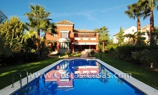 Beachside luxe villa te koop dichtbij het strand in Marbella oost 7