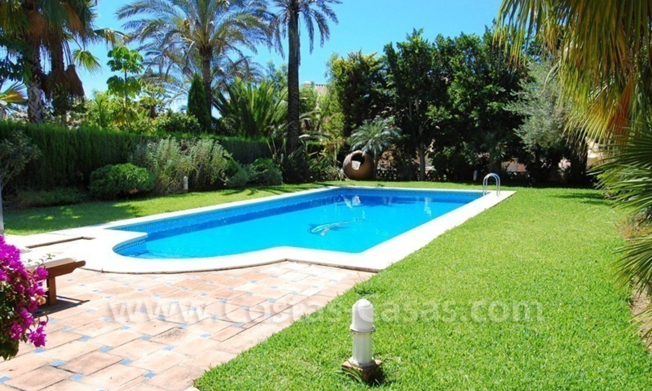 Beachside luxe villa te koop dichtbij het strand in Marbella oost 3