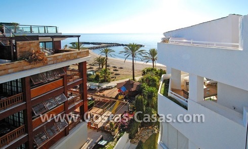 Beachfront luxe penthouse appartement te koop in Puerto Banus te Marbella 